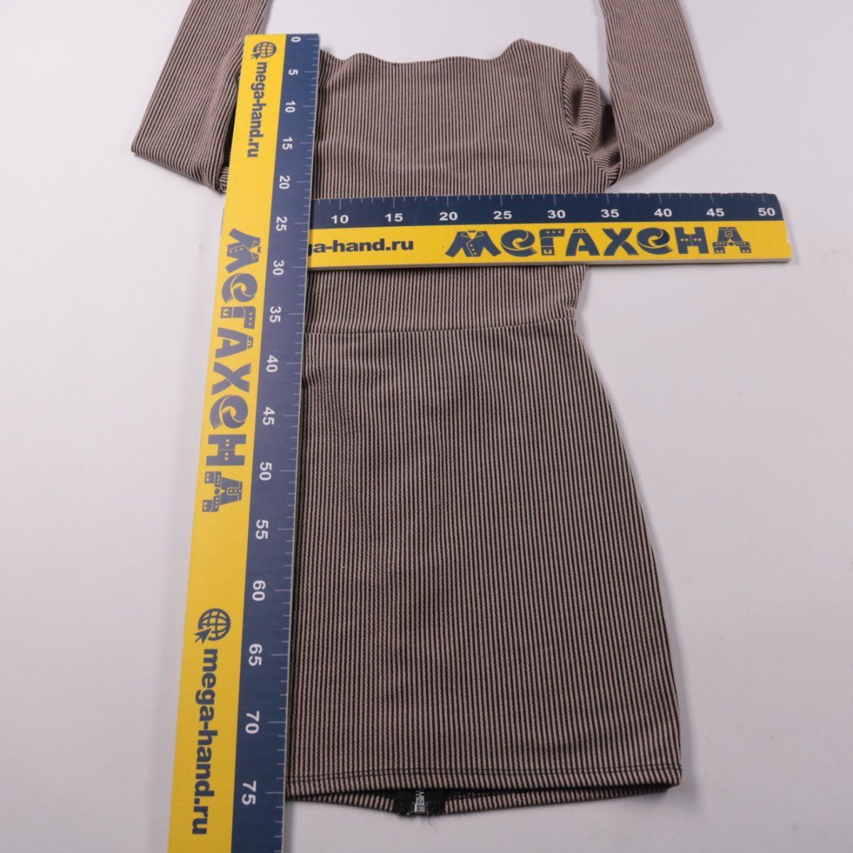 платье PrettyLittleThing