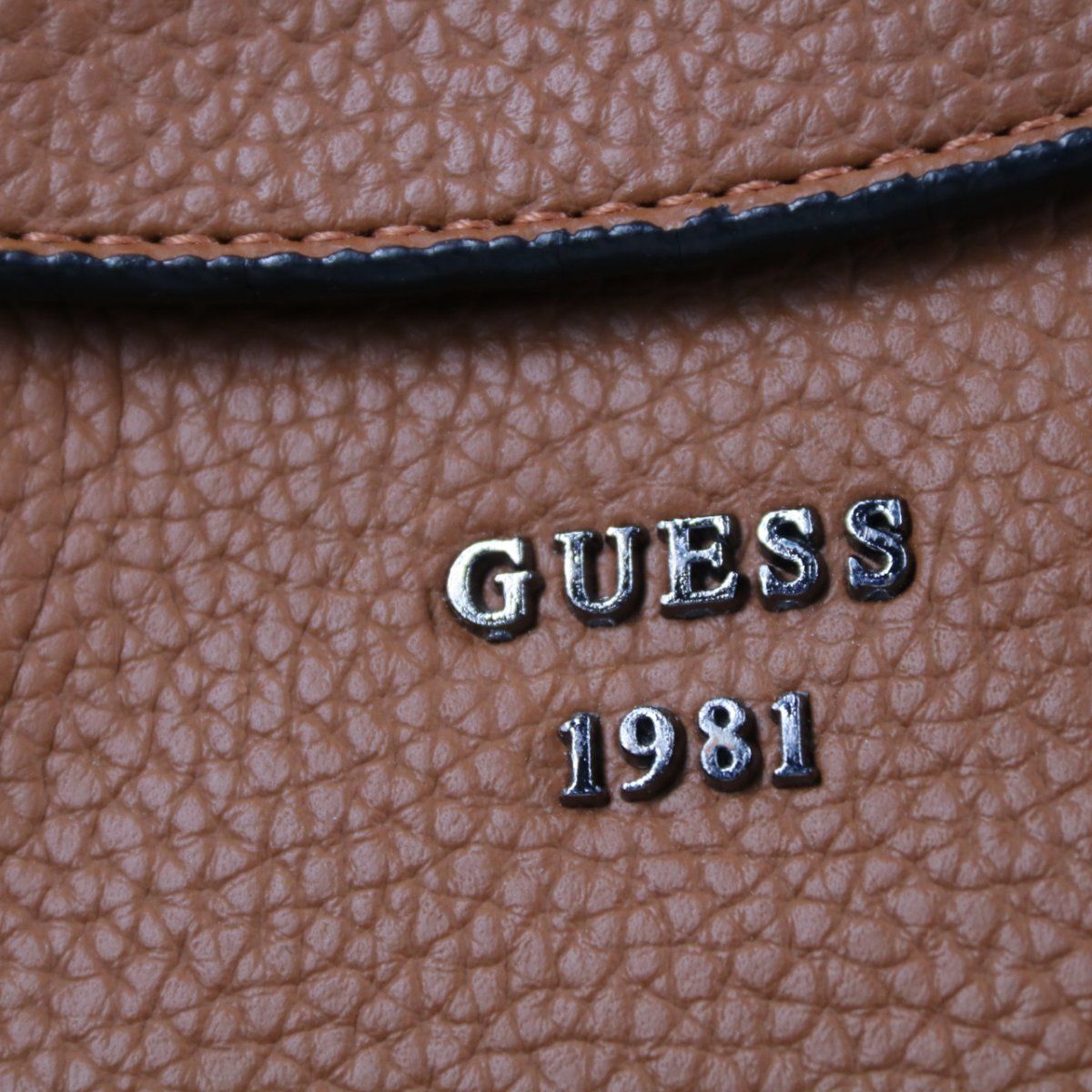 рюкзак Guess
