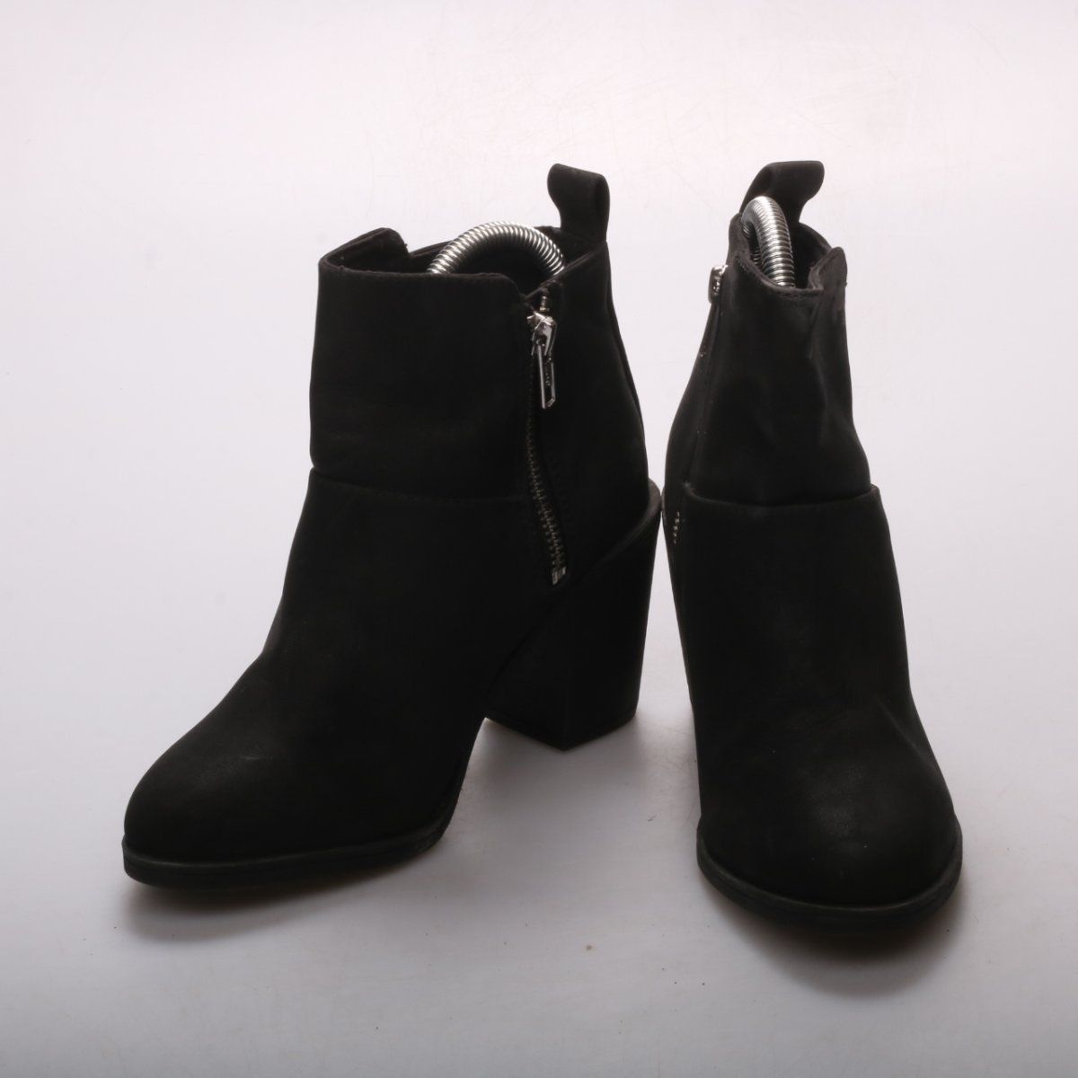 ботильоны Divided